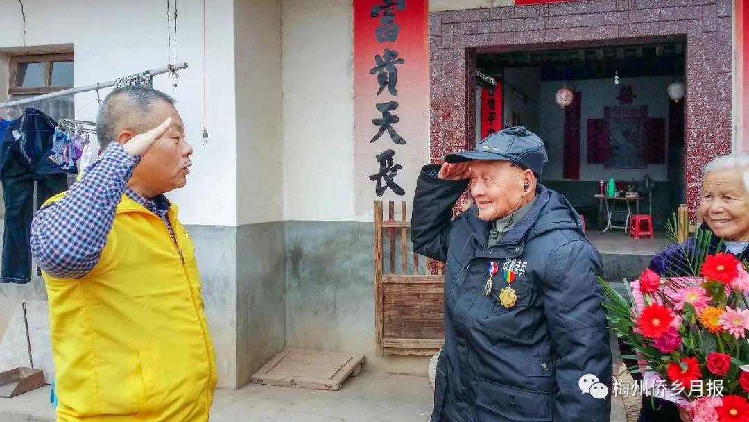 李建華與抗戰(zhàn)老兵的故事：為英雄盡孝道，為后世傳善行